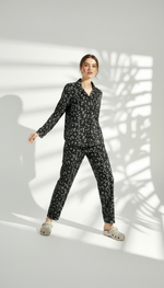 طقم كلاسيكي بنقشة دقيقة