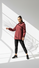 جاكيت نسائي بياقة مرتفعة قليلا