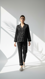 بيجامة نسائي منقطة