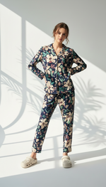 طقم بنقش زهور استوائية