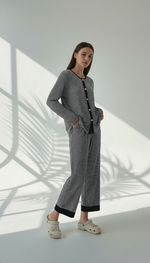 بيجامة نسائي مخططة عرضيا