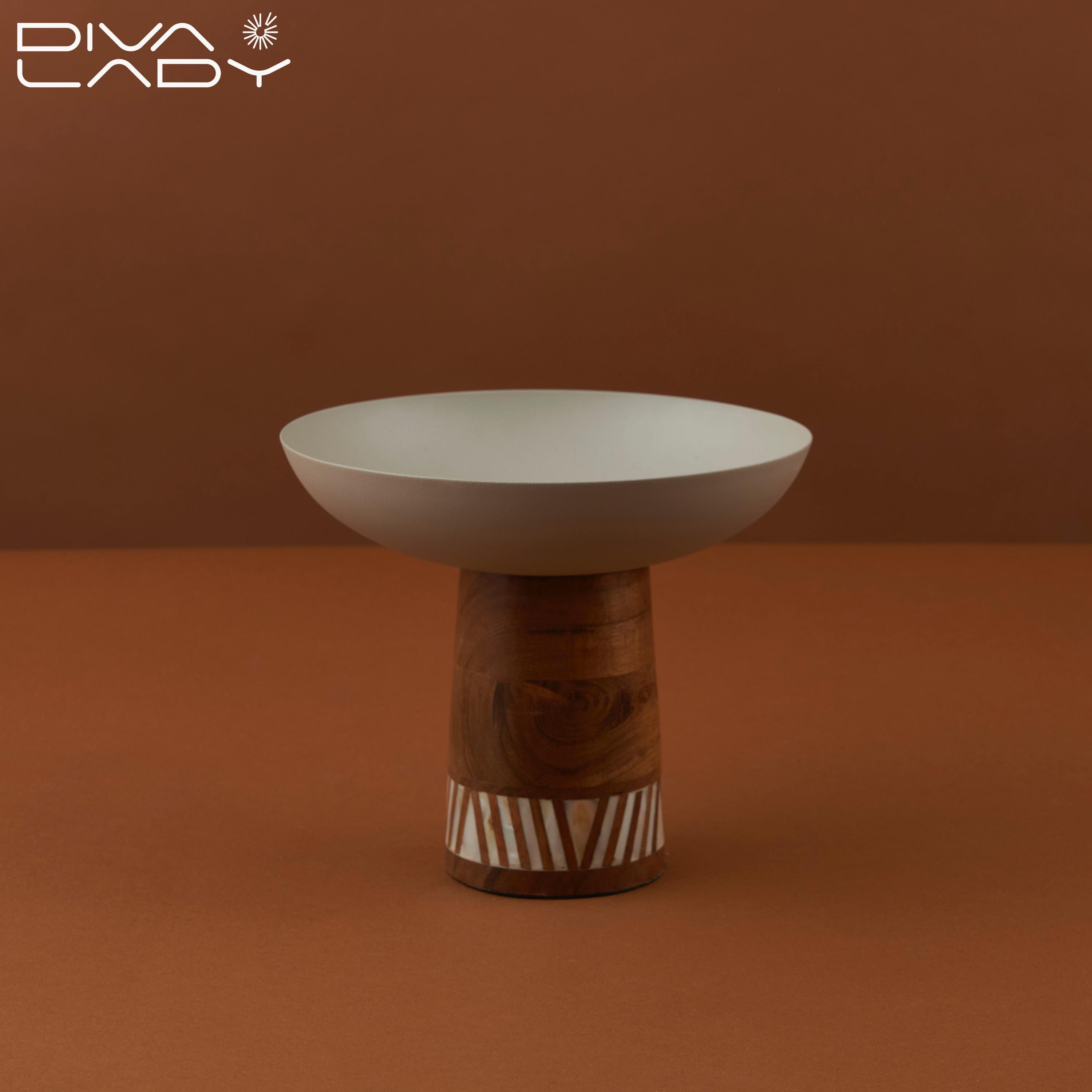 صحن تقديم قاعدة خشبية