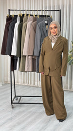 بدلة نسائى بقصة انثوية