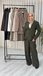 بدلة نسائى بقصة انثوية