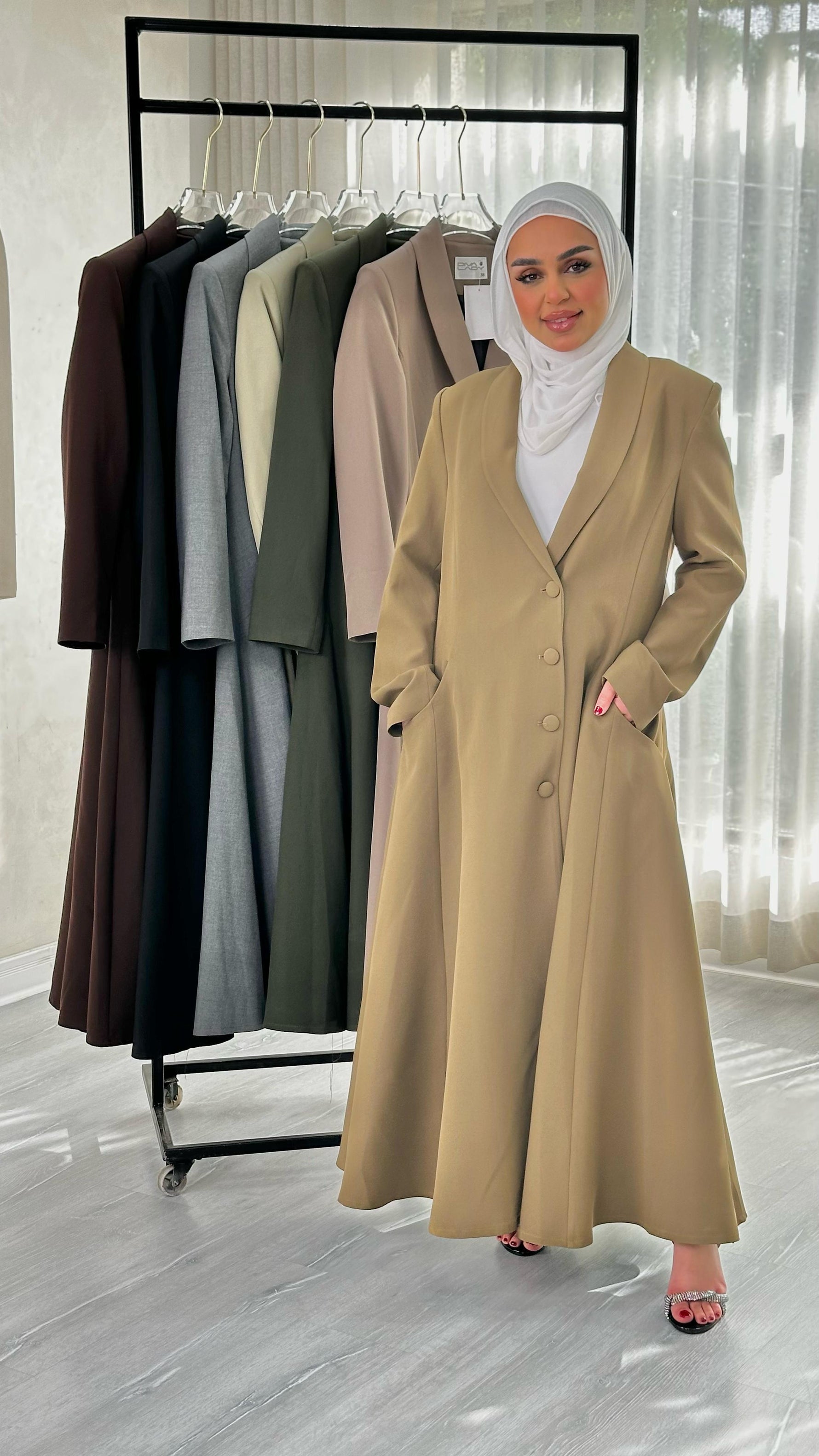 جاكيت نسائي مع ازرار