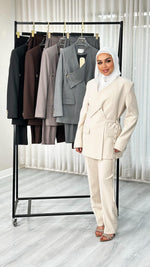 بدلة نسائي برباط جانبي