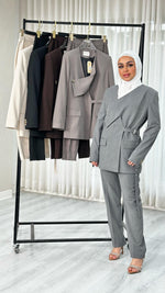 بدلة نسائي برباط جانبي