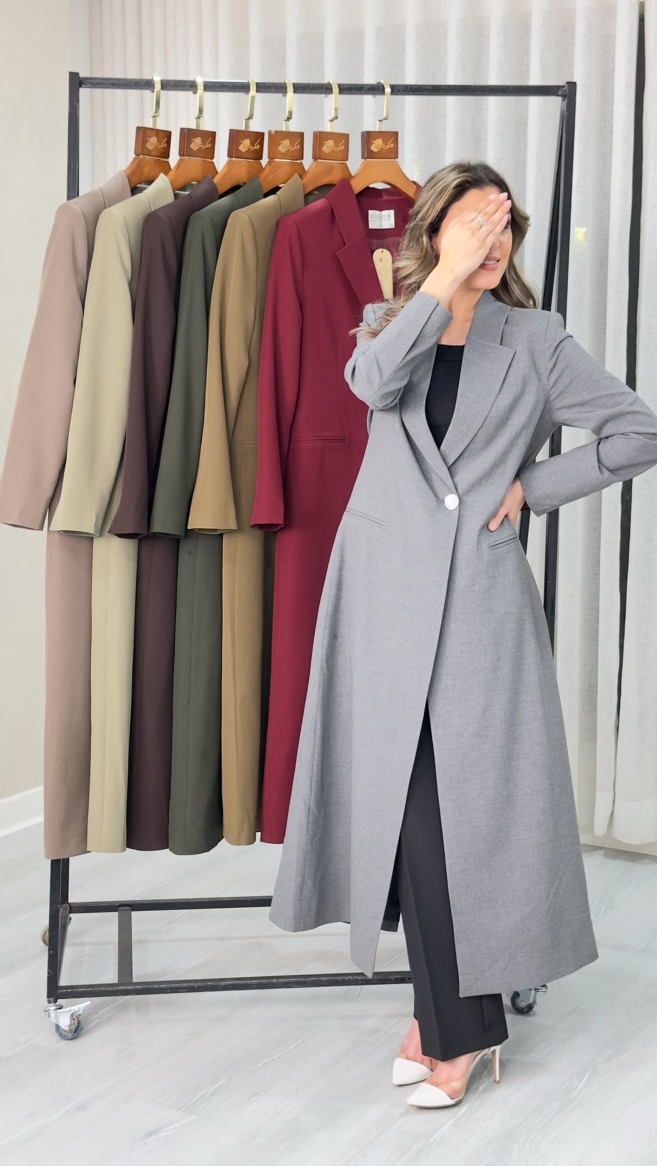 جاكيت نسائي مع زر