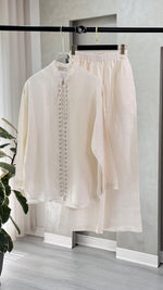 بدلة نسائي برباط امامي