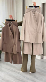 بدلة نسائي زر جانبي