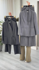 بدلة نسائي زر جانبي