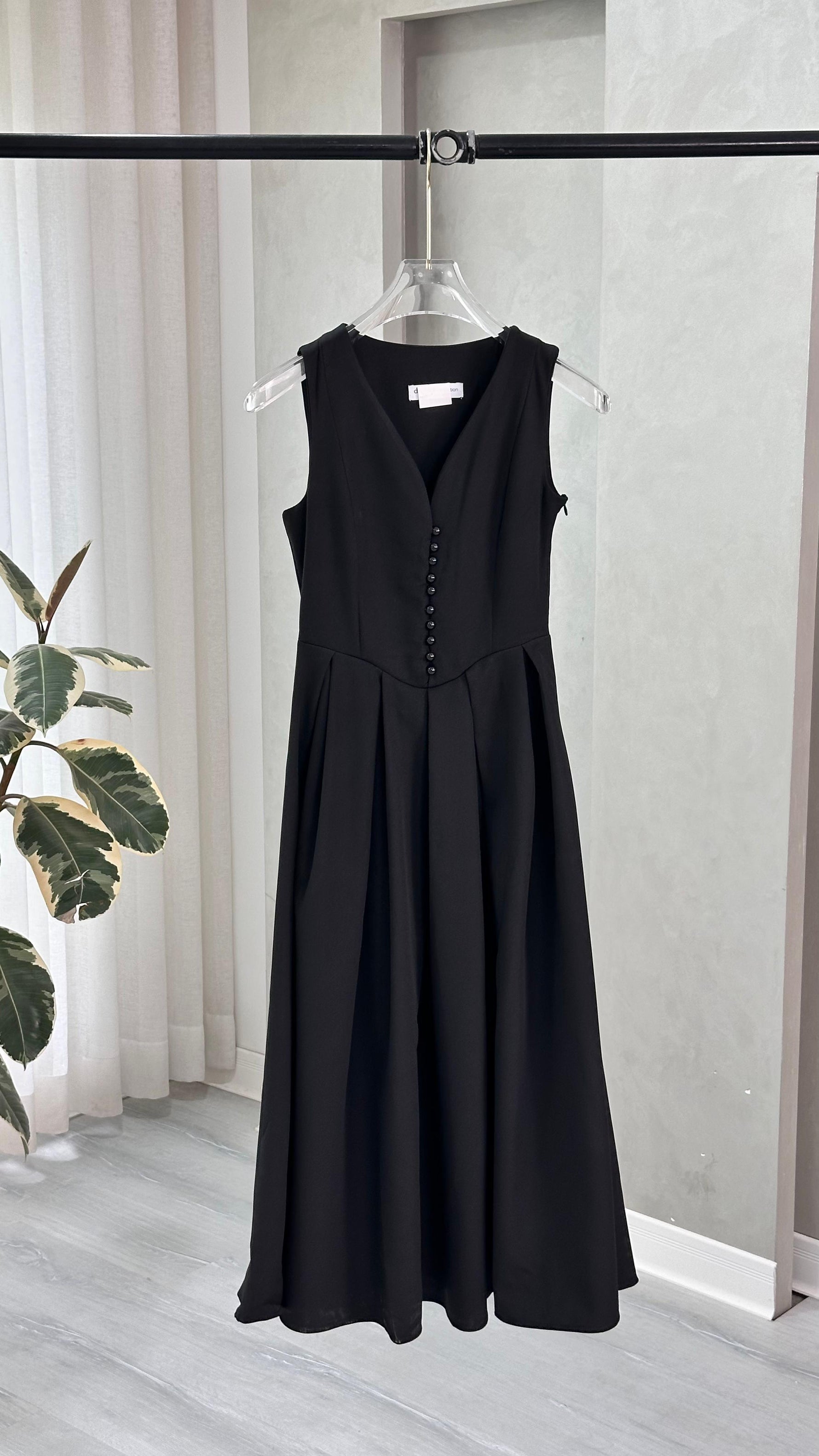 فستان نسائي من غير اكمام