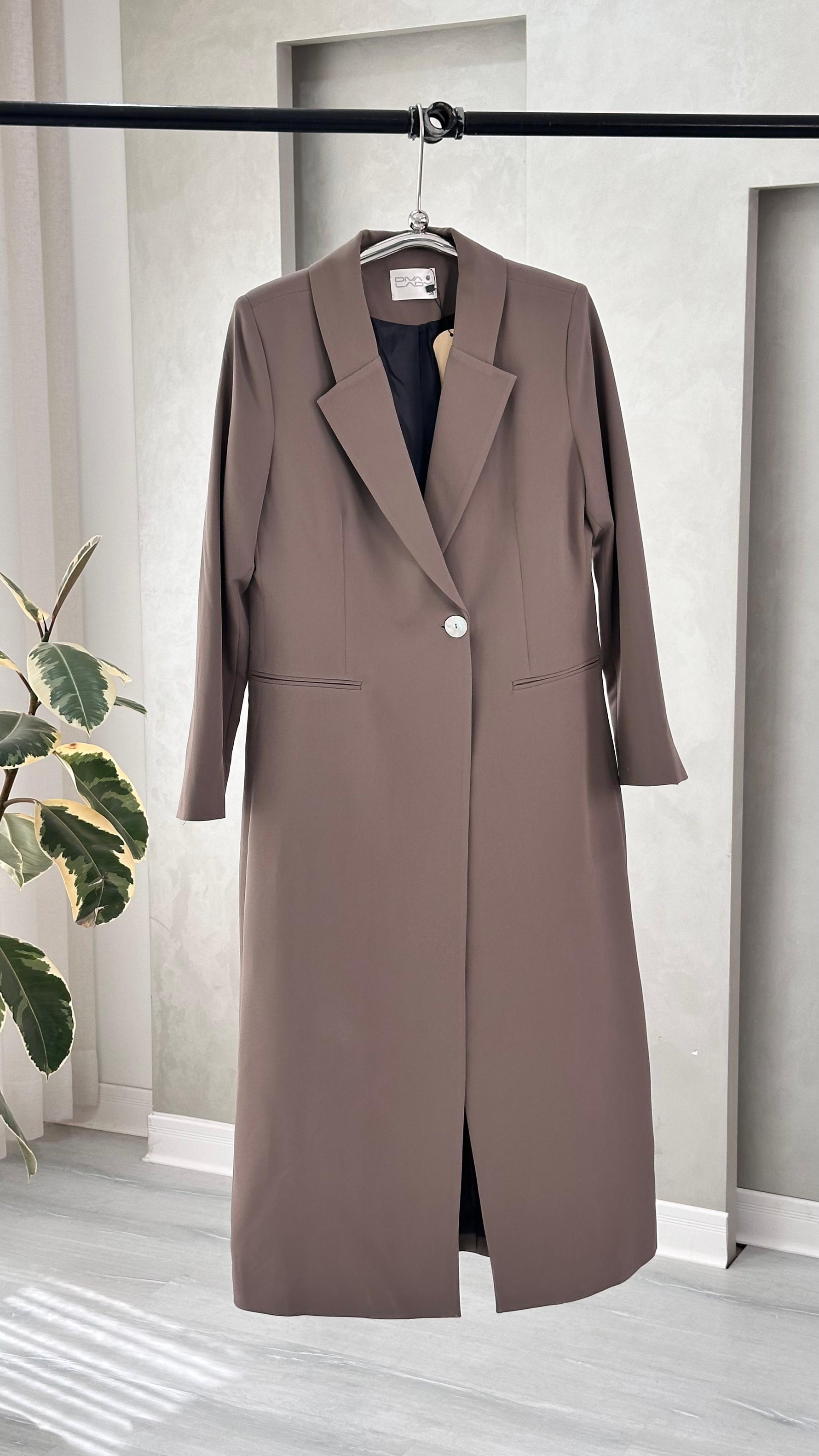 جاكيت نسائي مع زر