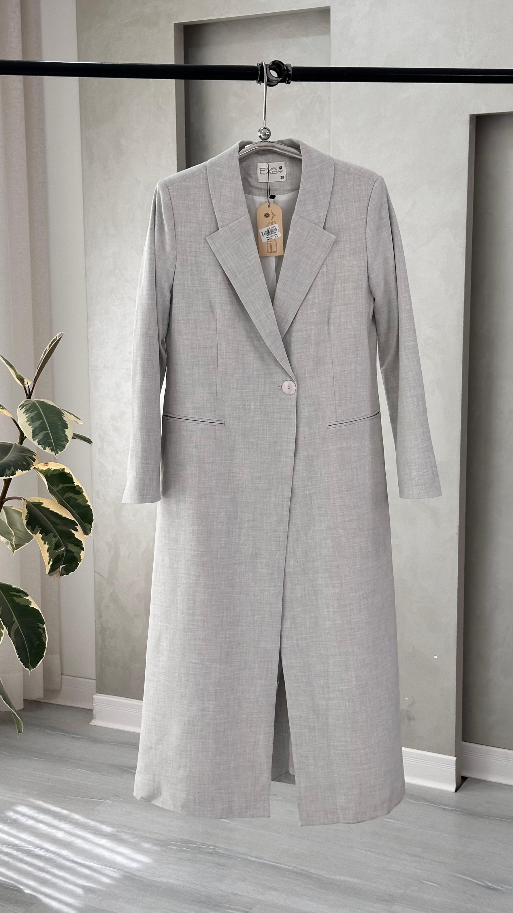 جاكيت نسائي مع زر