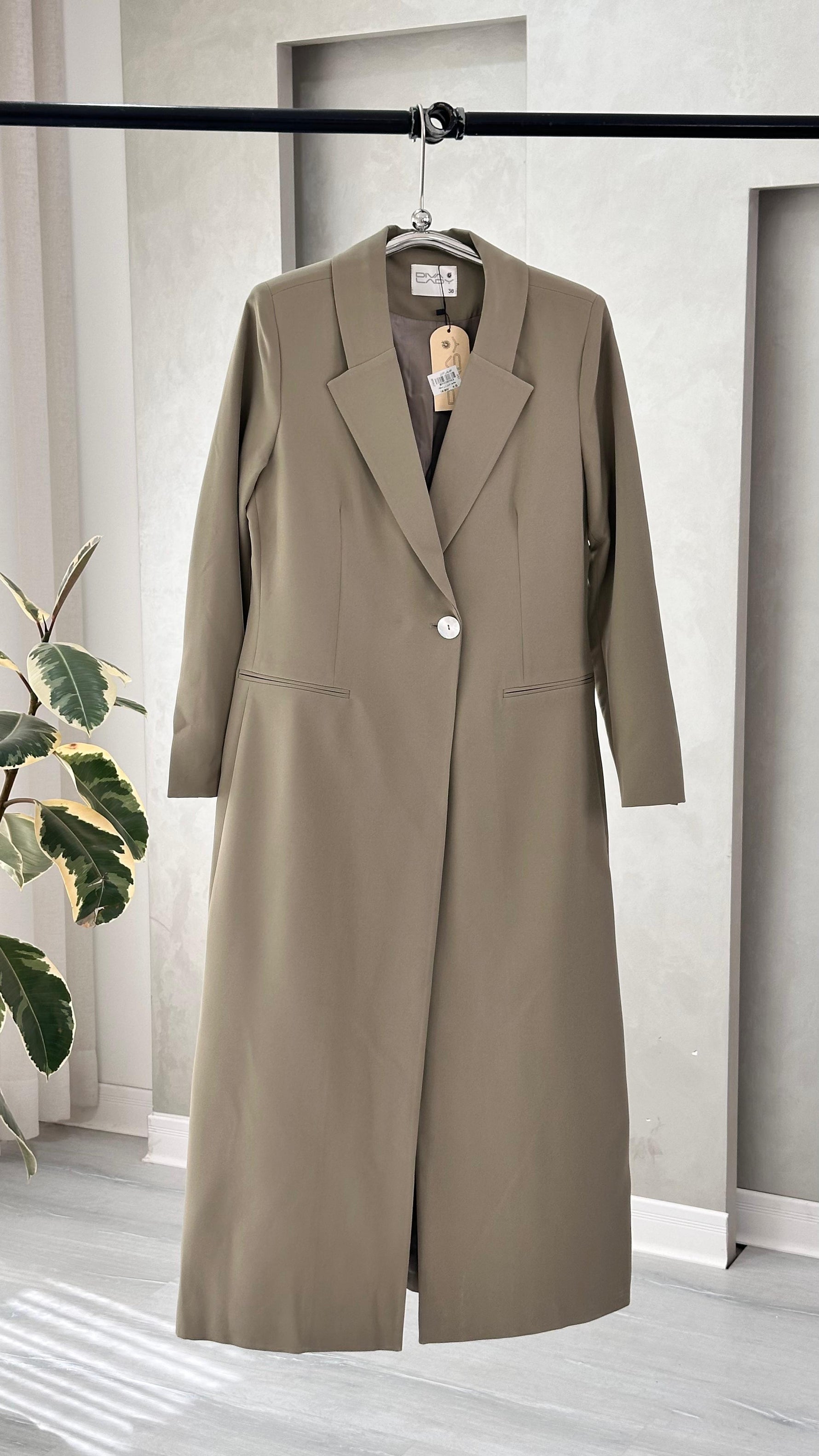 جاكيت نسائي مع زر