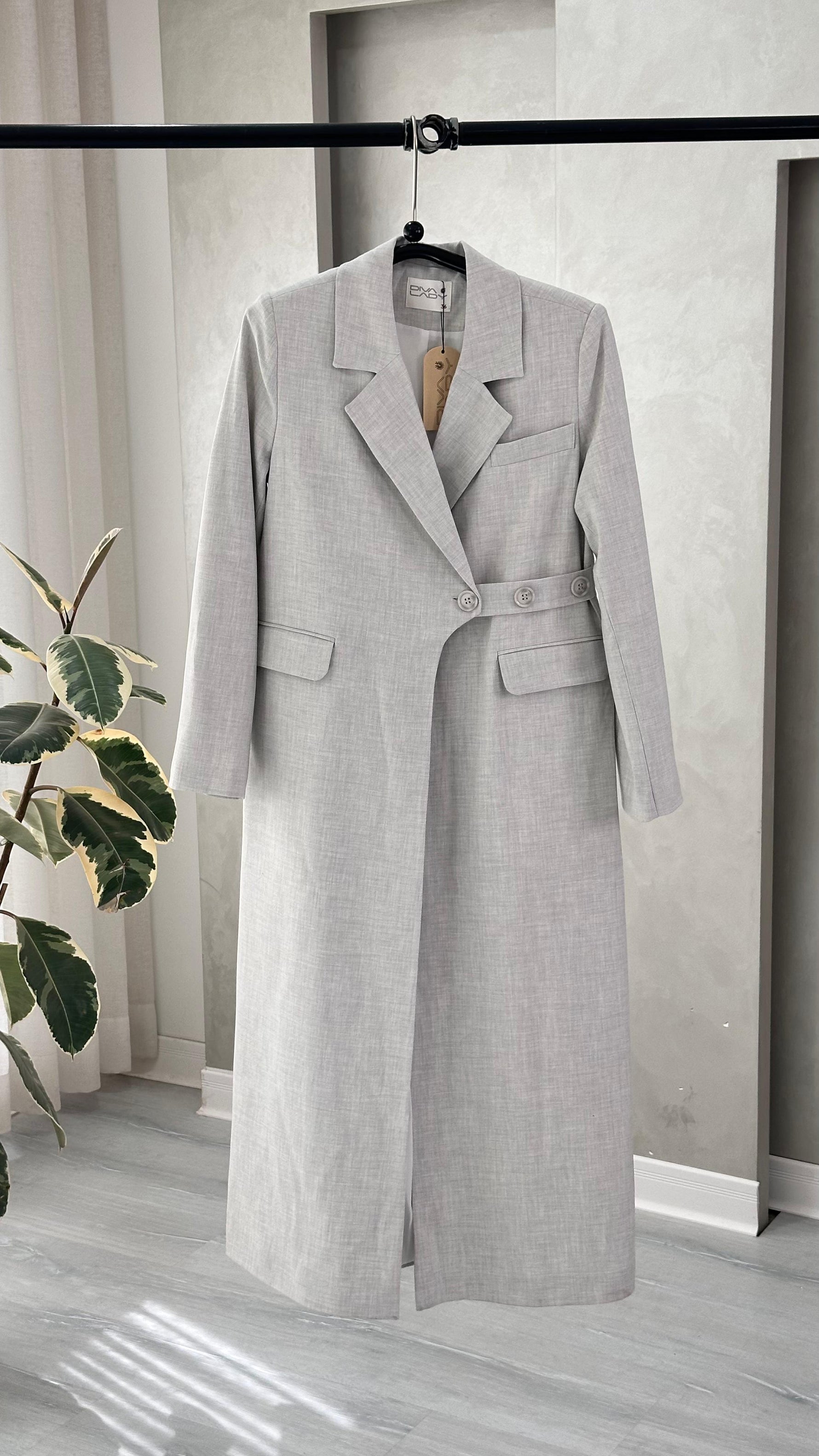 جاكيت حزام ع جنب ازرار