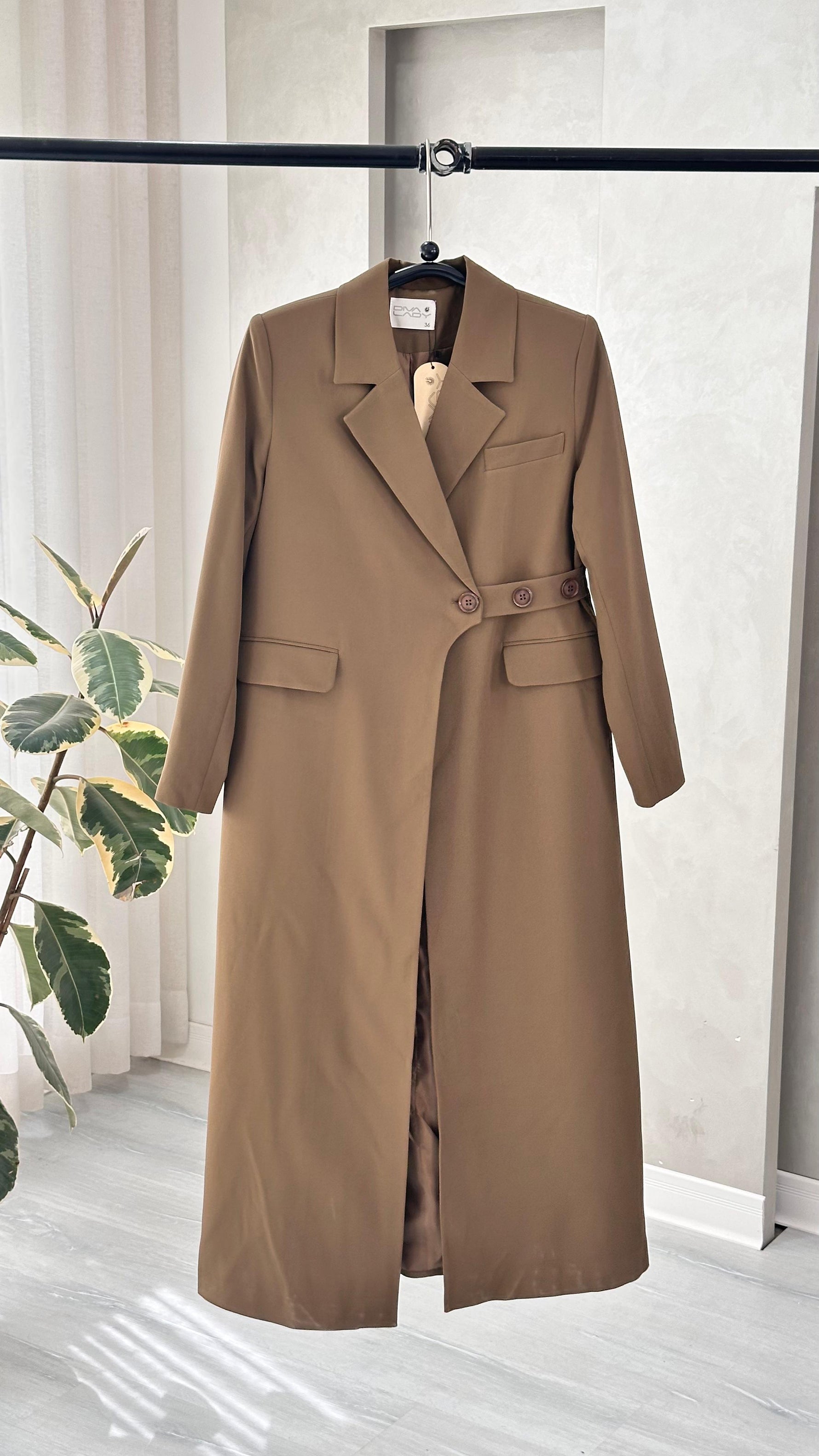 جاكيت حزام ع جنب ازرار