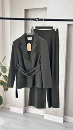 بدلة نسائي بحزام