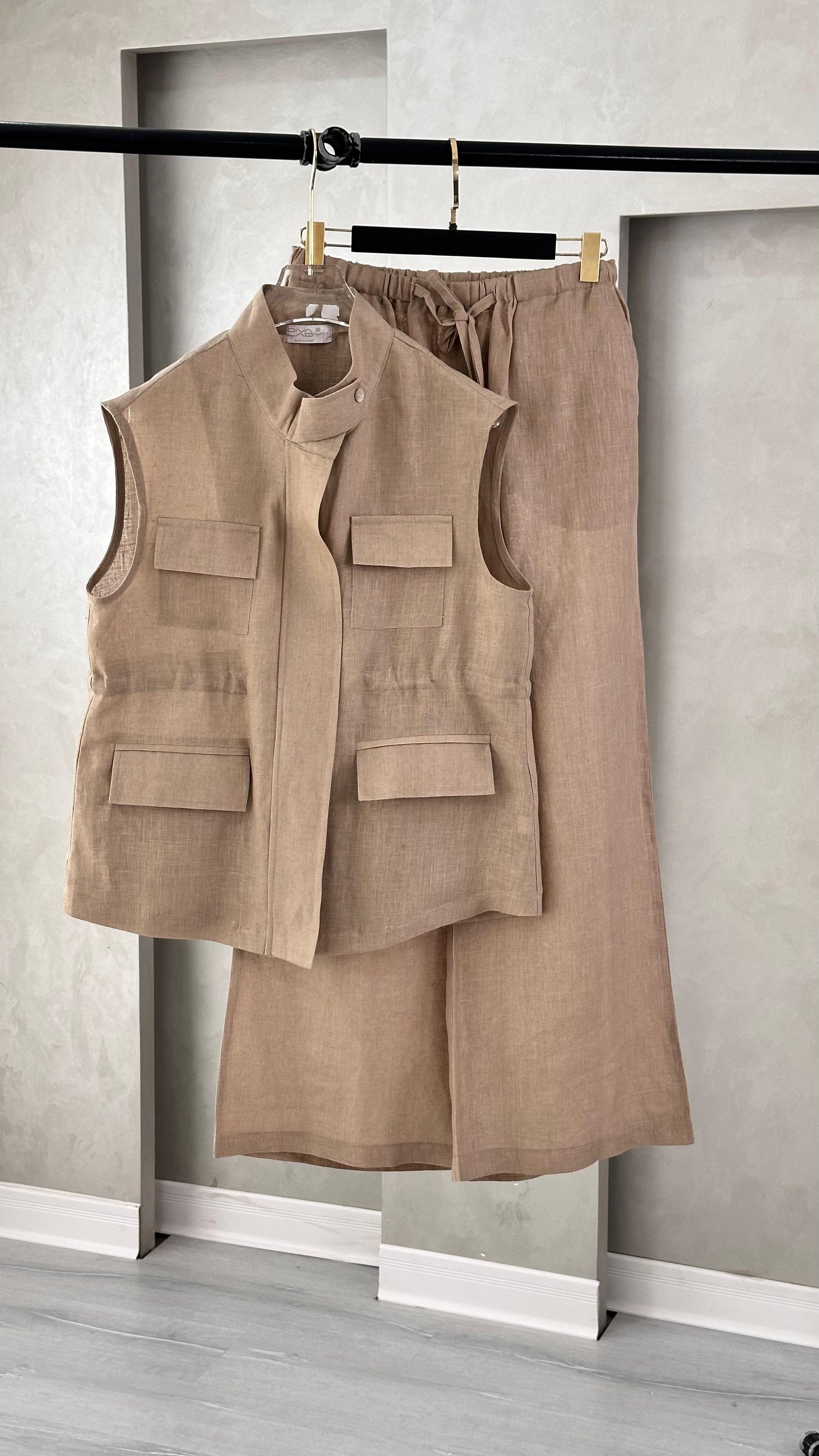 بدلة نسائي من غير اكمام