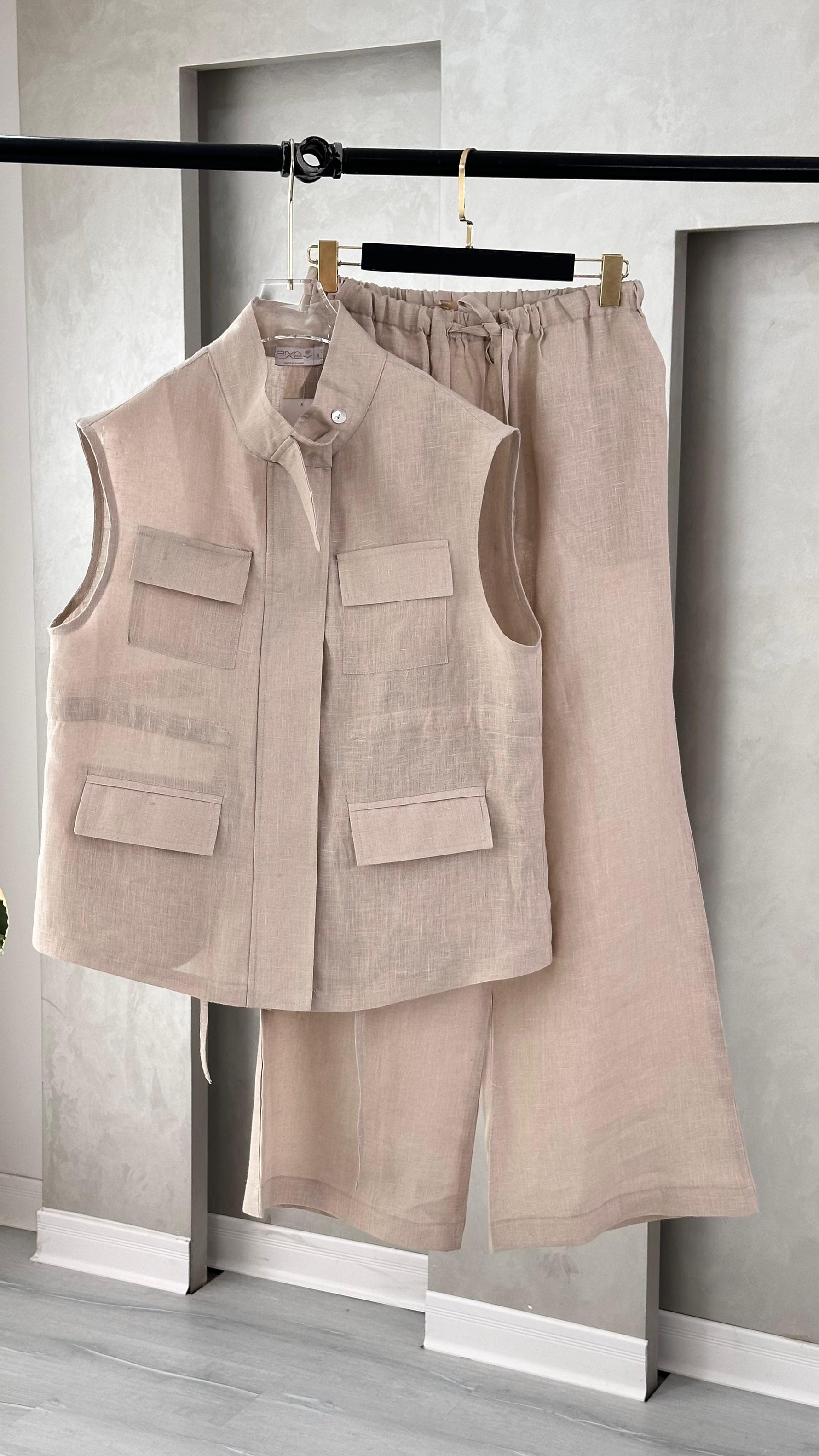 بدلة نسائي من غير اكمام