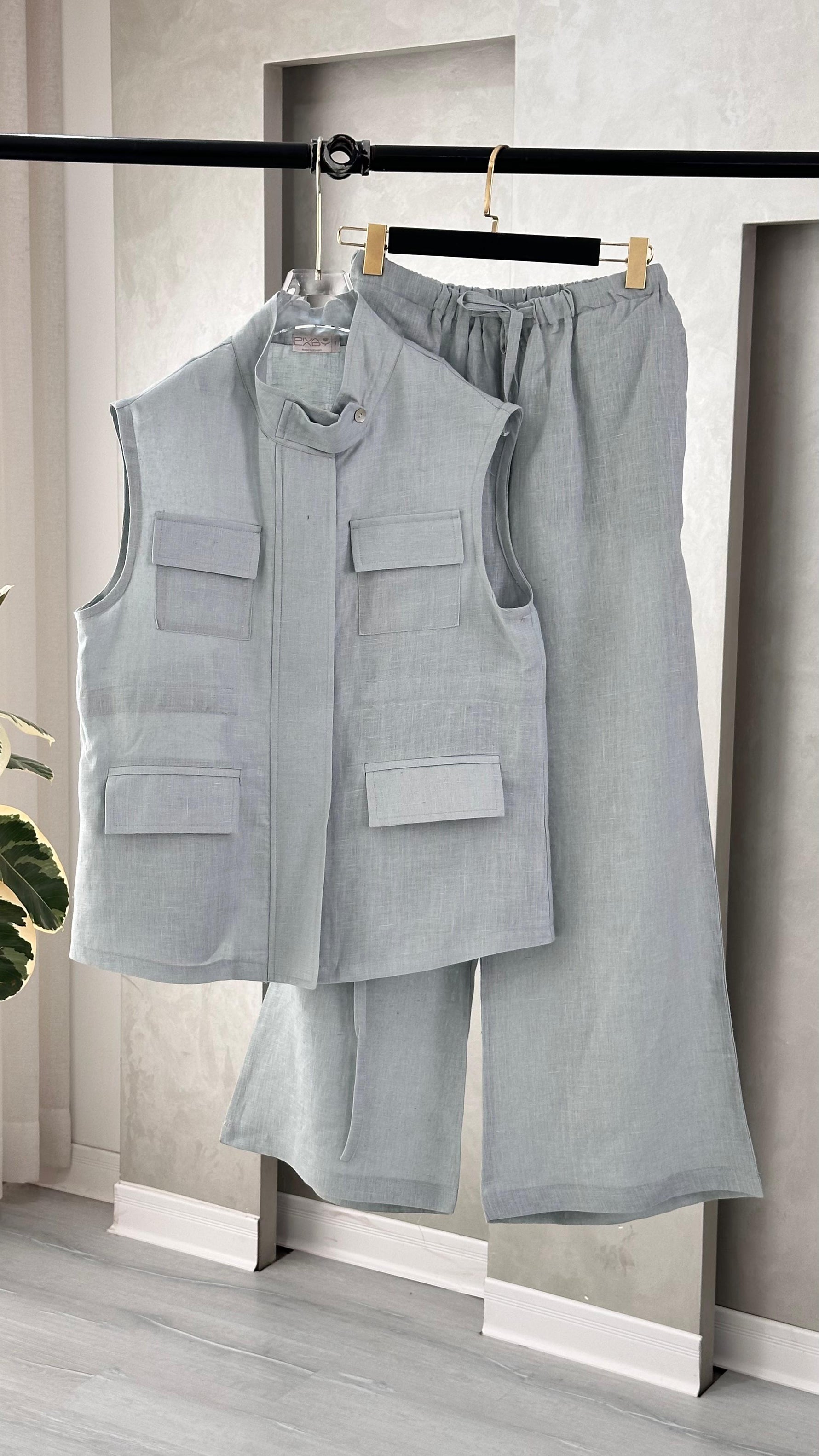 بدلة نسائي من غير اكمام