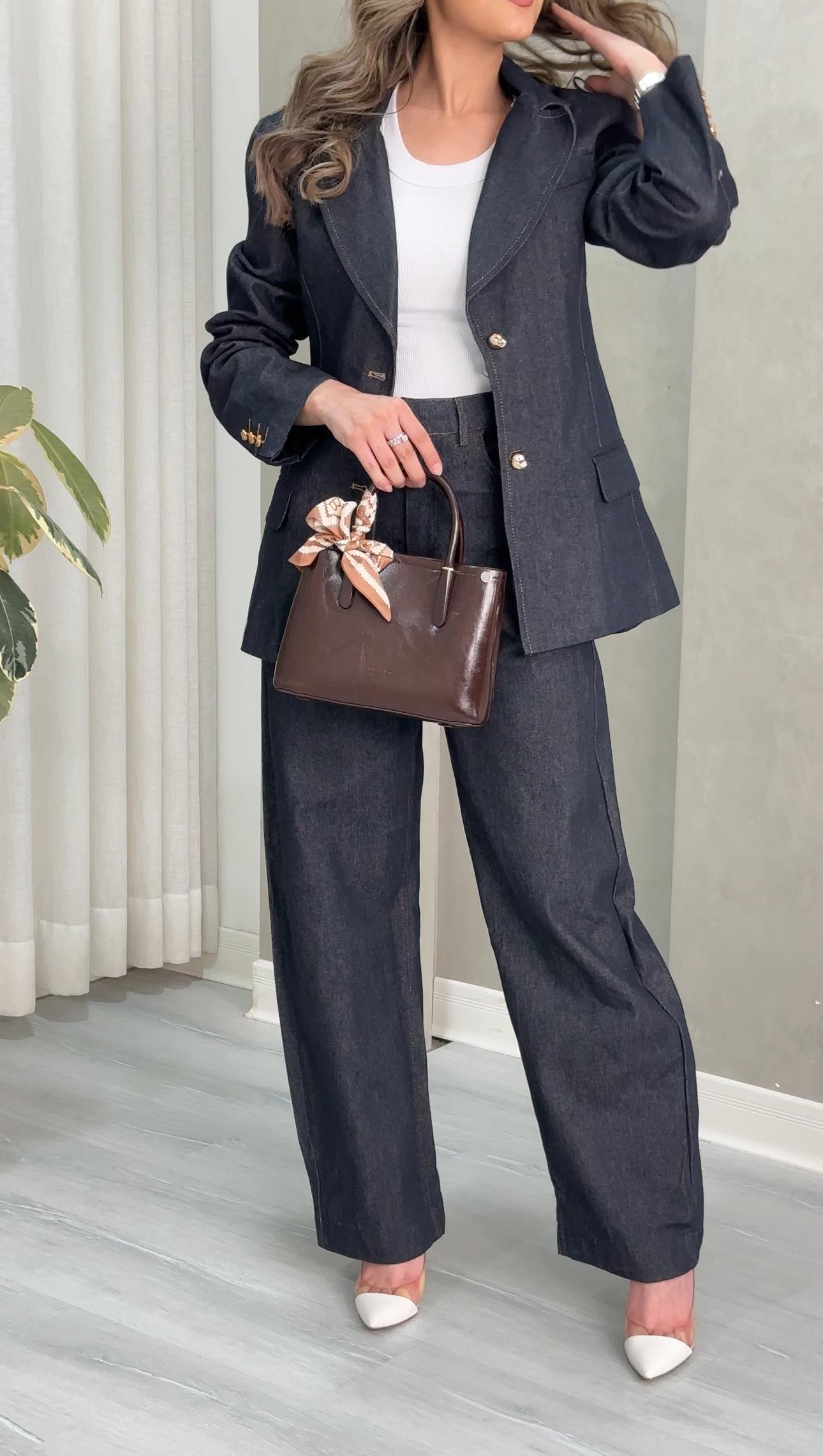 بدلة جينز مع زرين