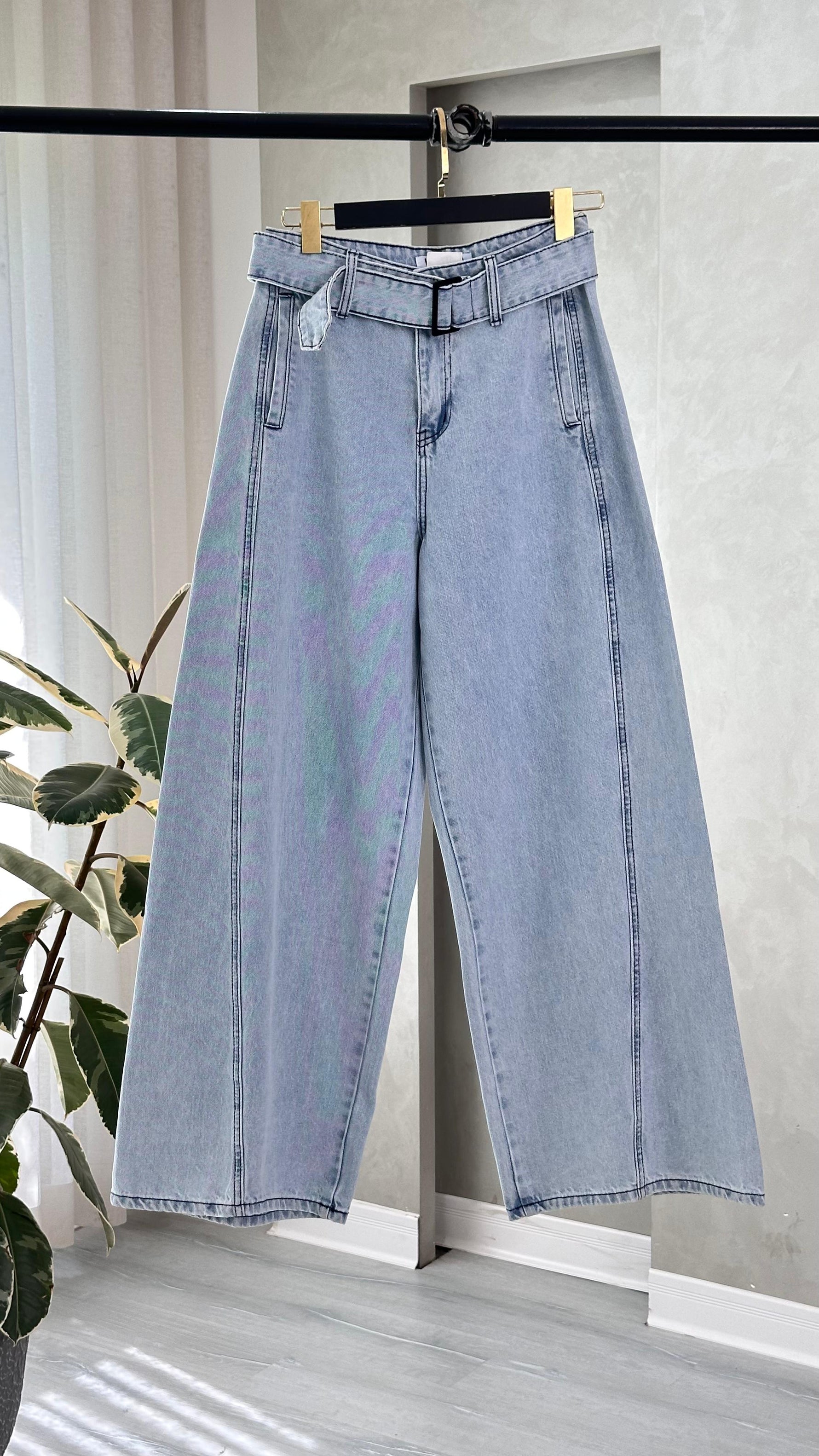 بنطلون نسائي مع حزام