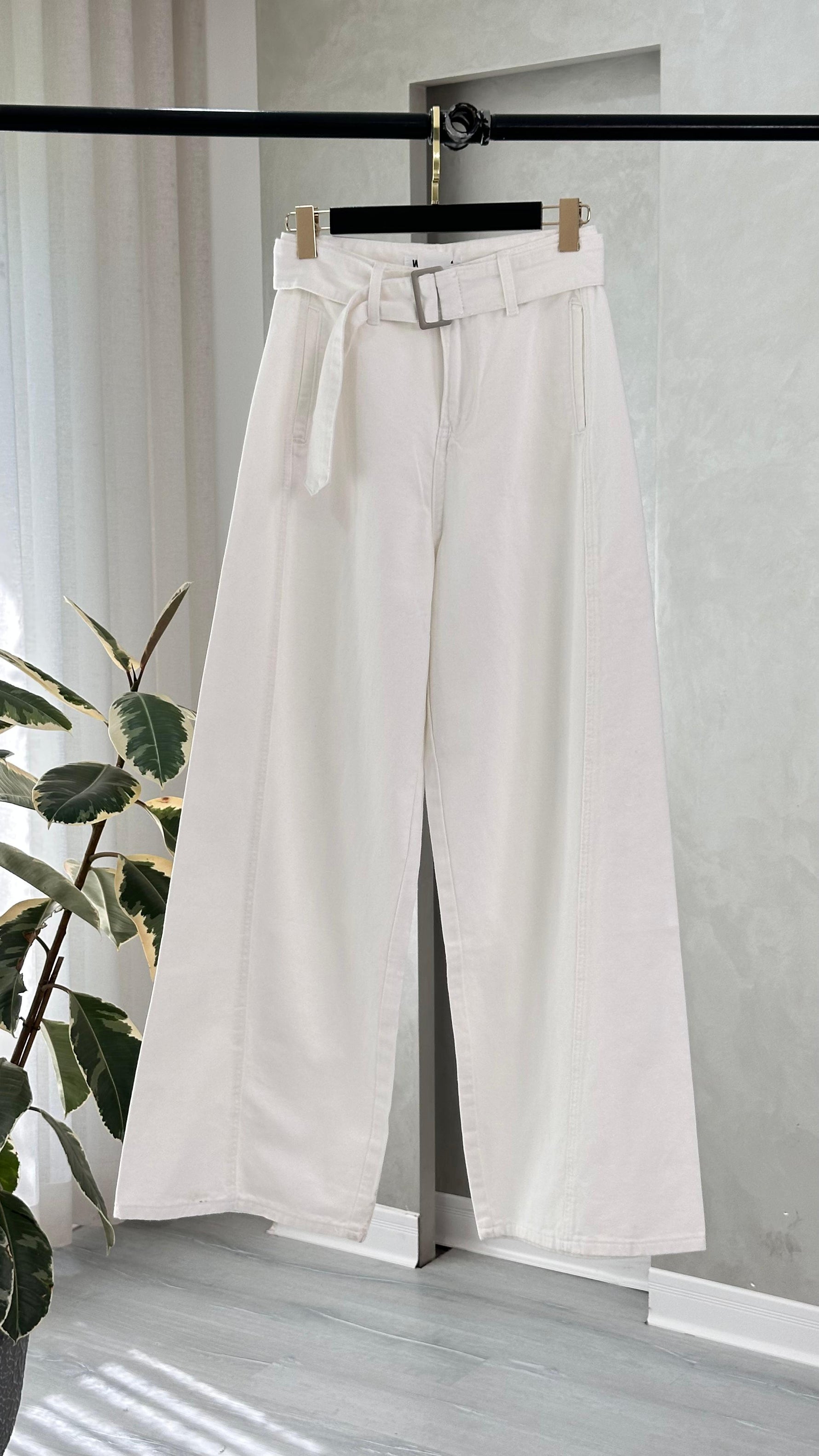 بنطلون نسائي مع حزام