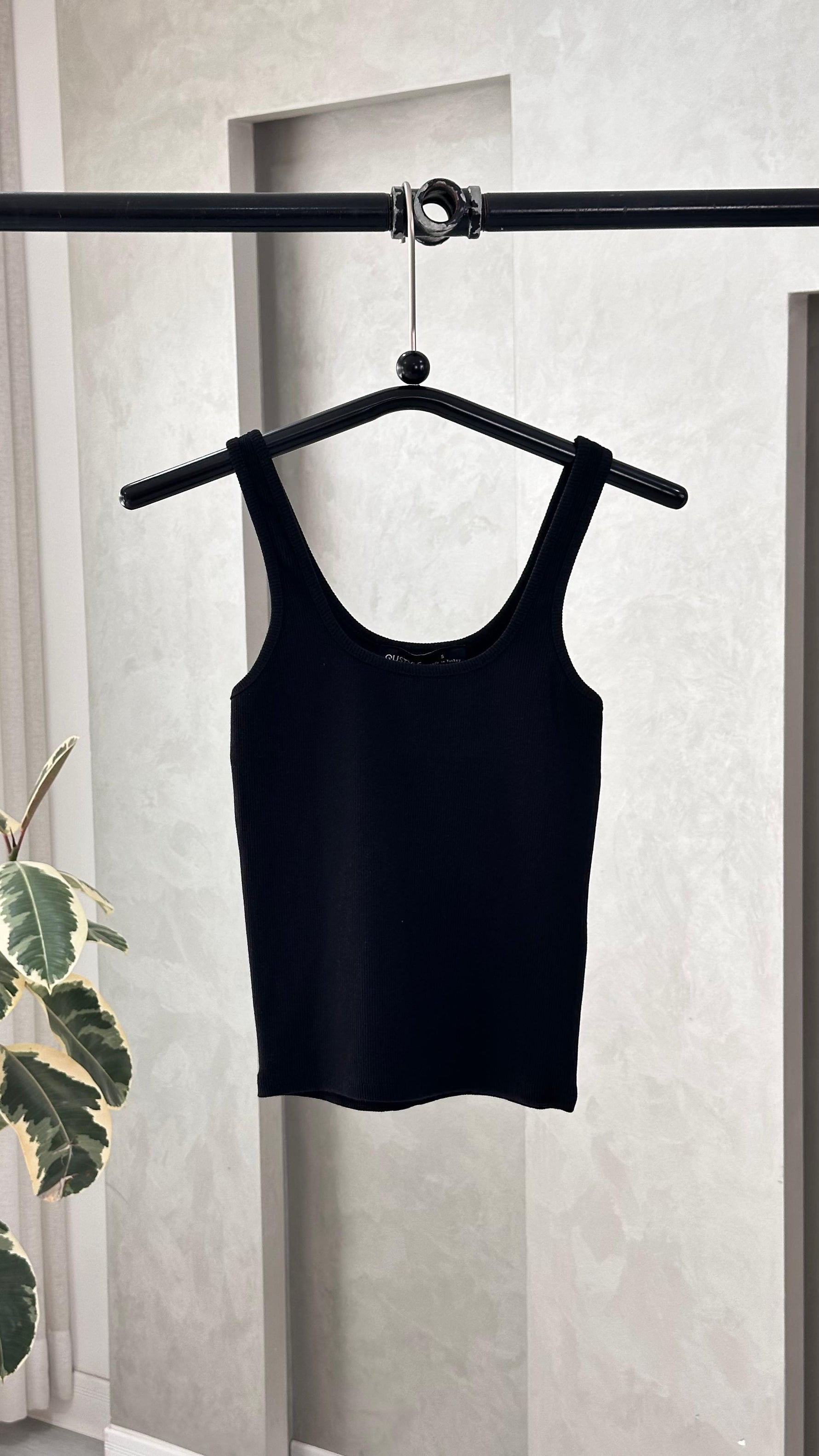 توب نسائي عملي