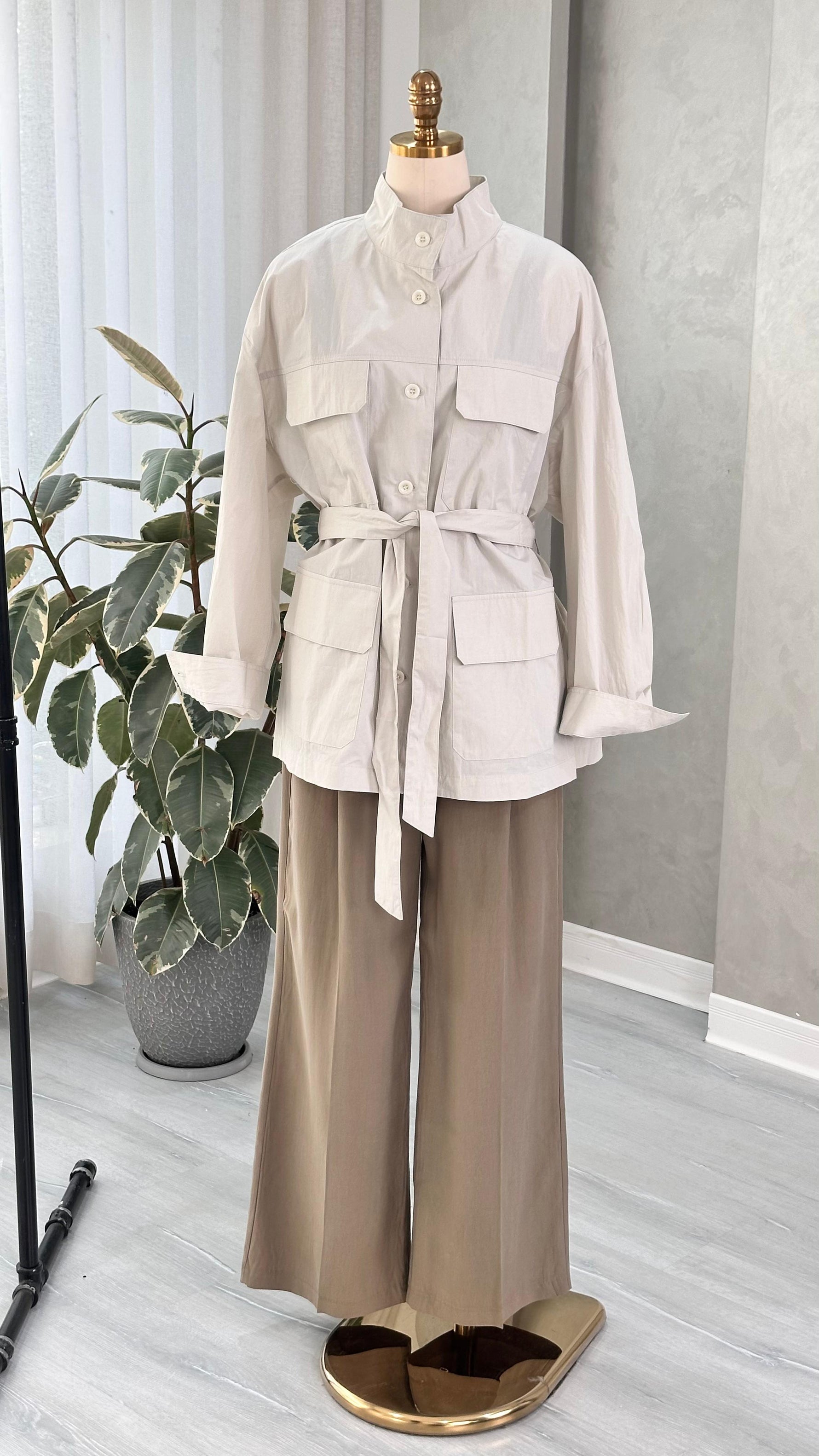 جاكيت نسائي بحيوب وحزام