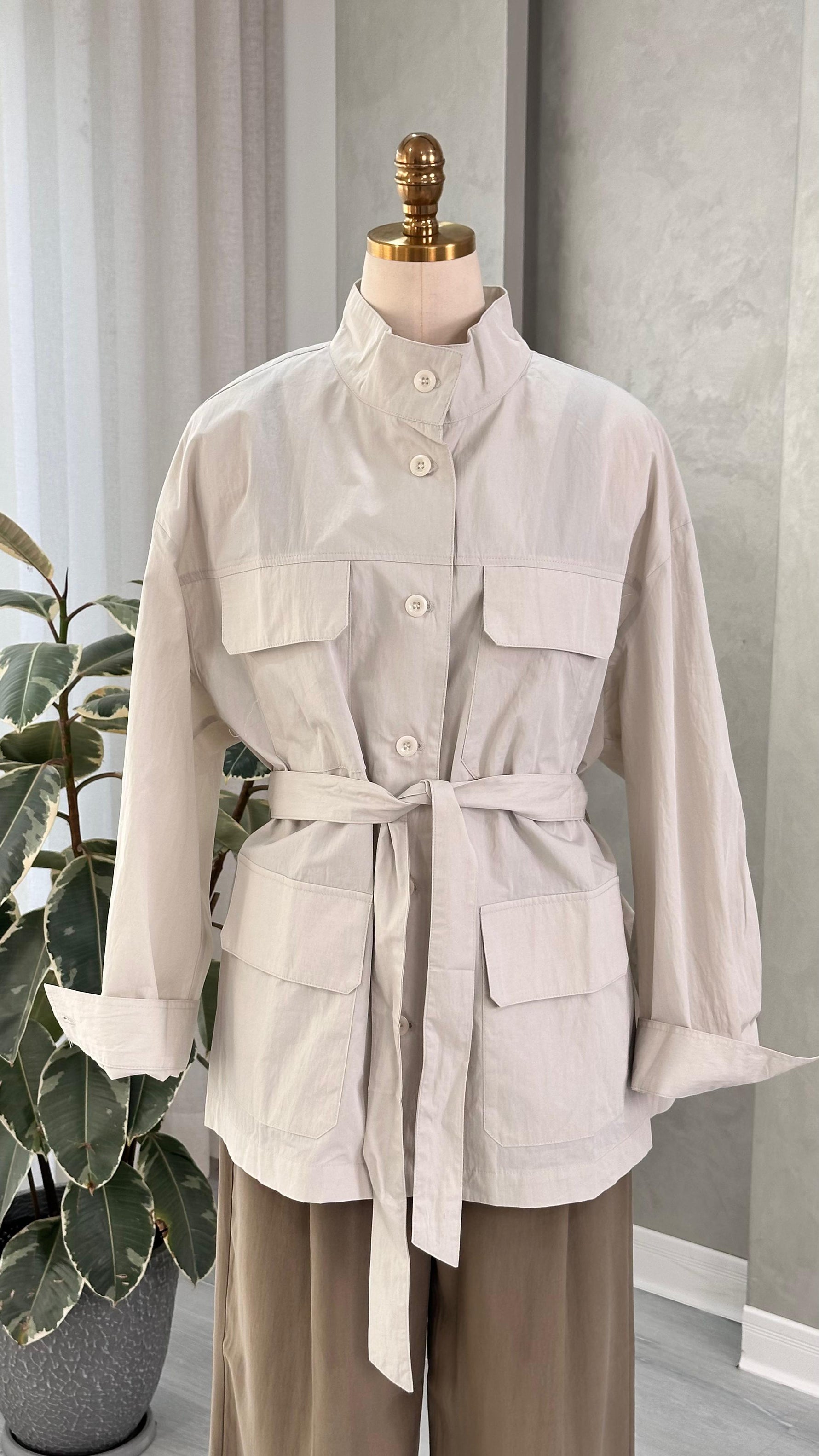 جاكيت نسائي بحيوب وحزام