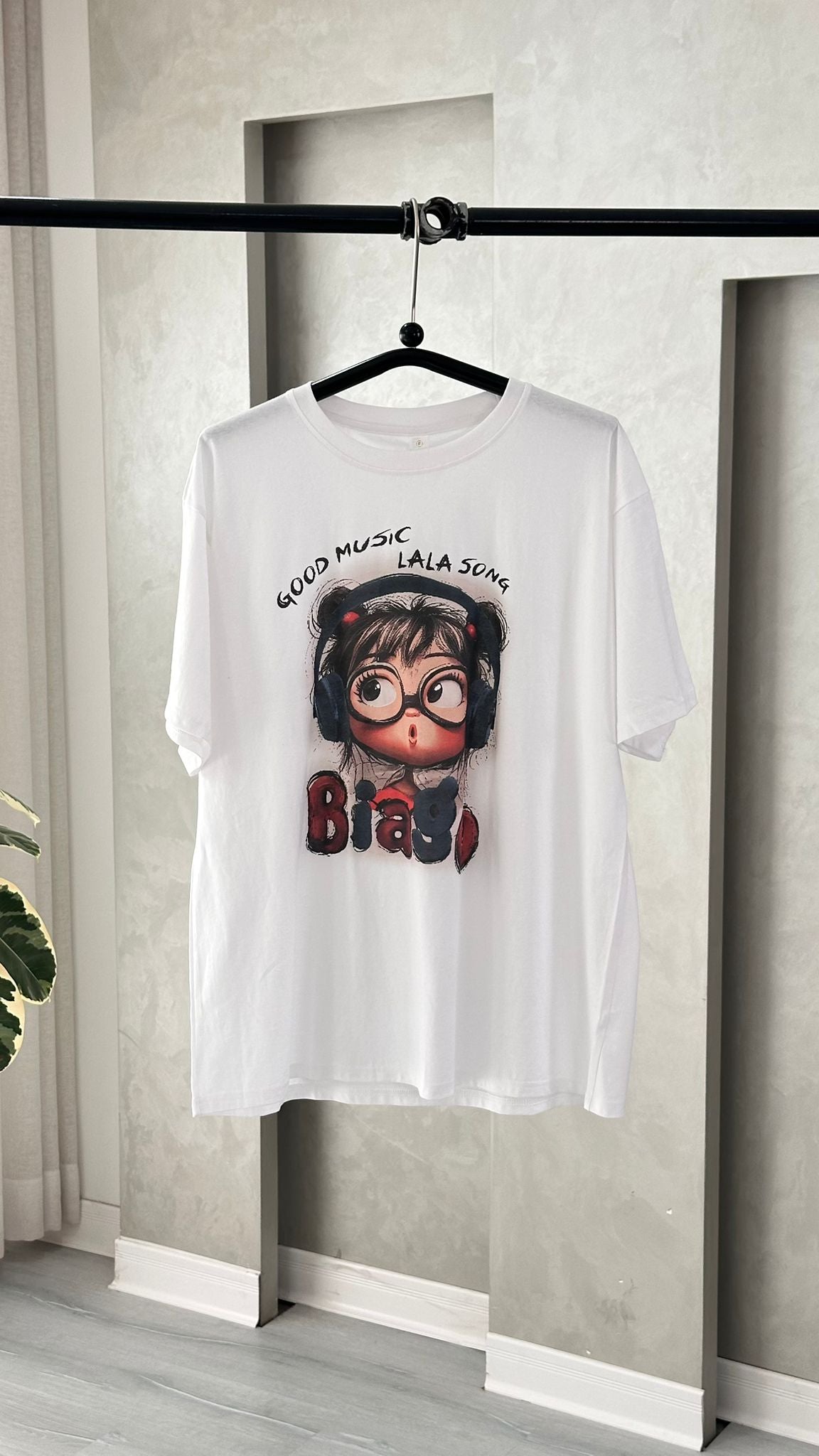 تيشرت نسائي بطبعة لطيفة