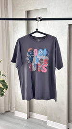 تيشرت نسائي بطبعة ملونة