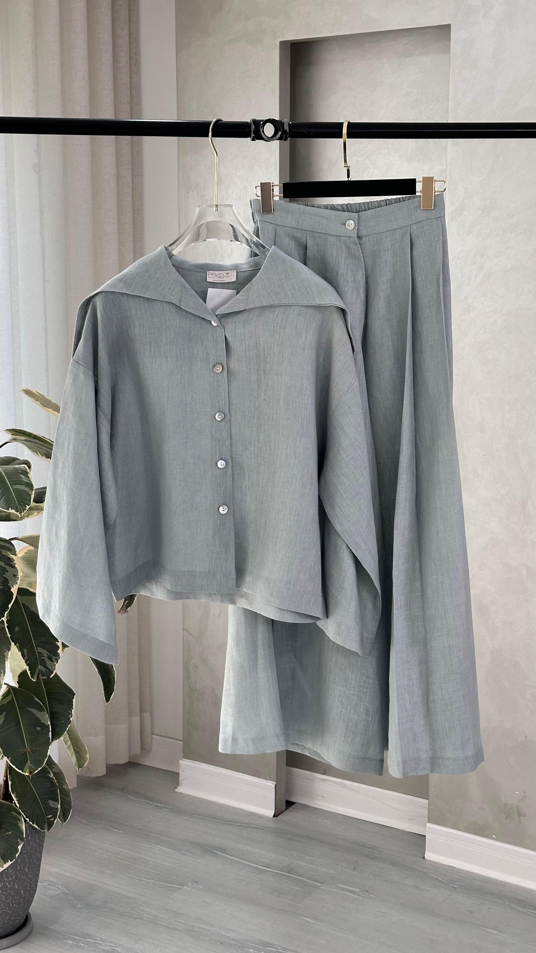 بدلة نسائي واسعة وفضفاضة