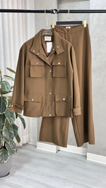 بدلة نسائي بجيوب كبيرة