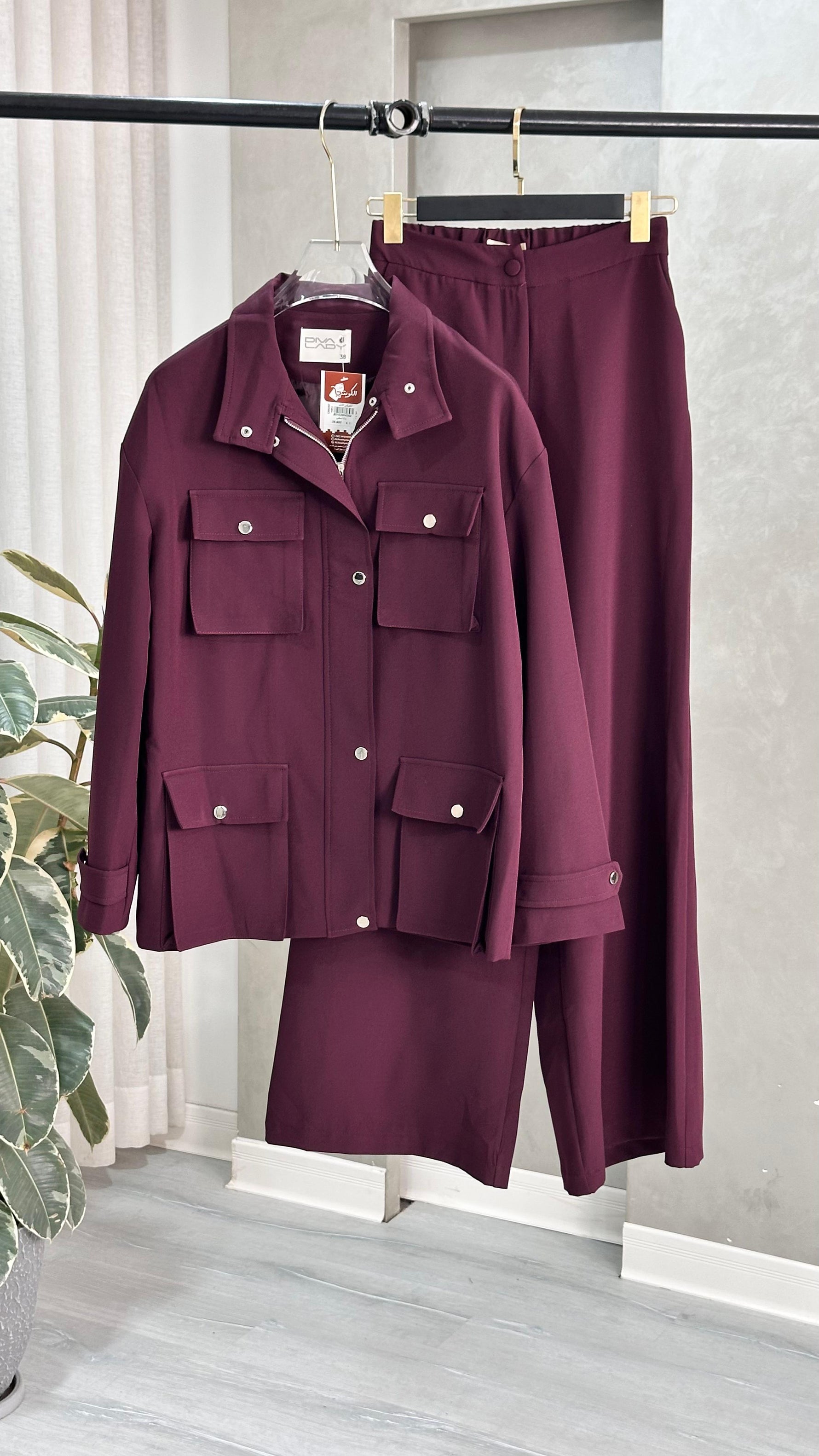 بدلة نسائي بجيوب كبيرة