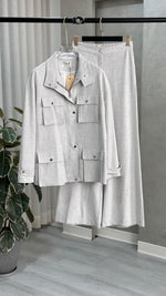 بدلة نسائي بجيوب كبيرة