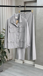 بدلة نسائي بجيوب كبيرة