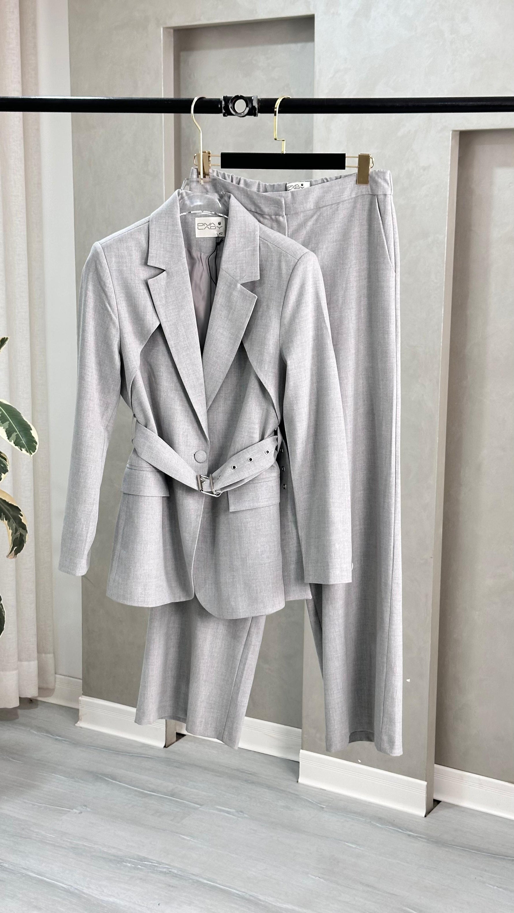 بدلة نسائي قصير حزام