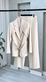 بدلة نسائي قصير حزام