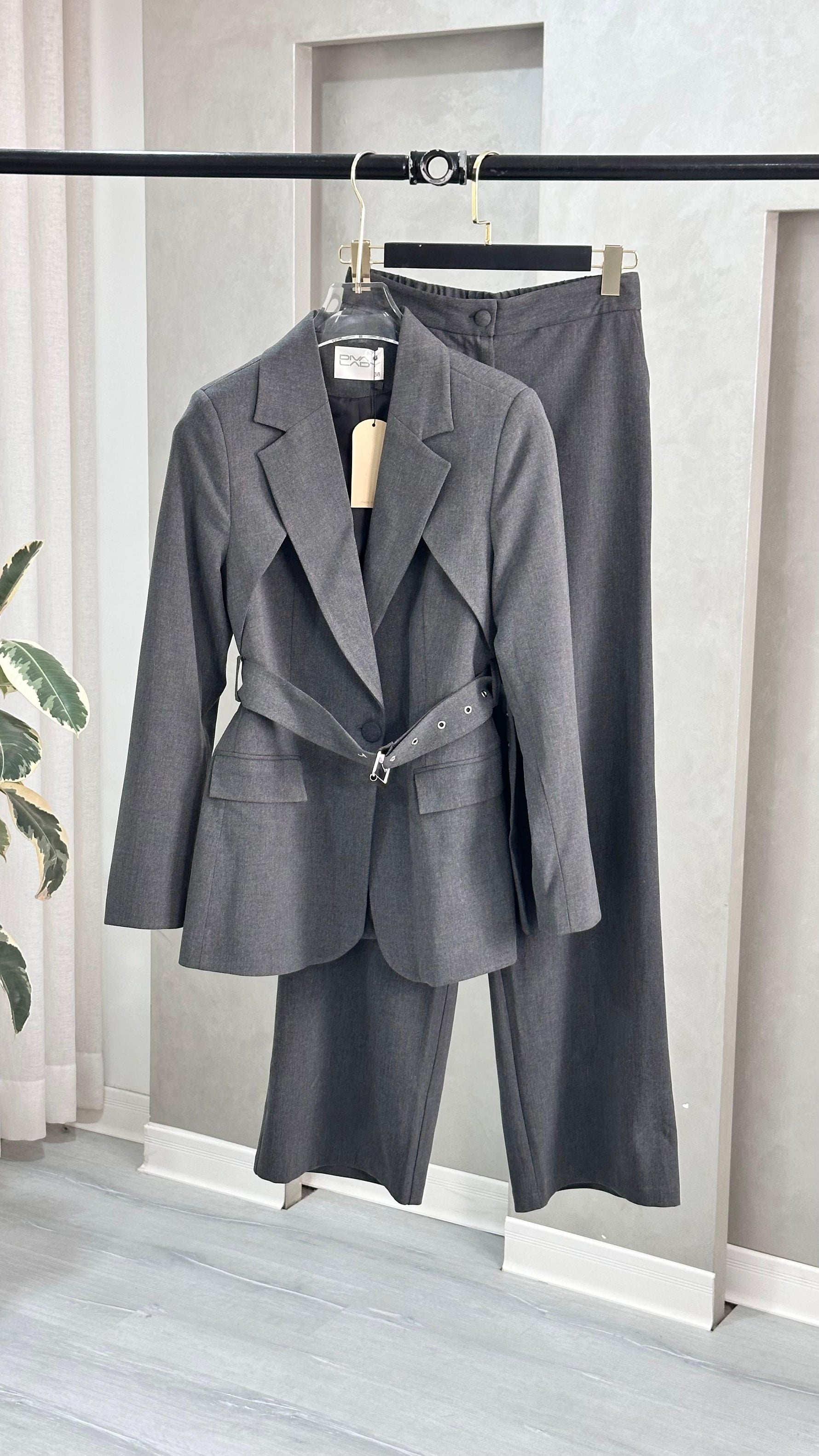 بدلة نسائي قصير حزام