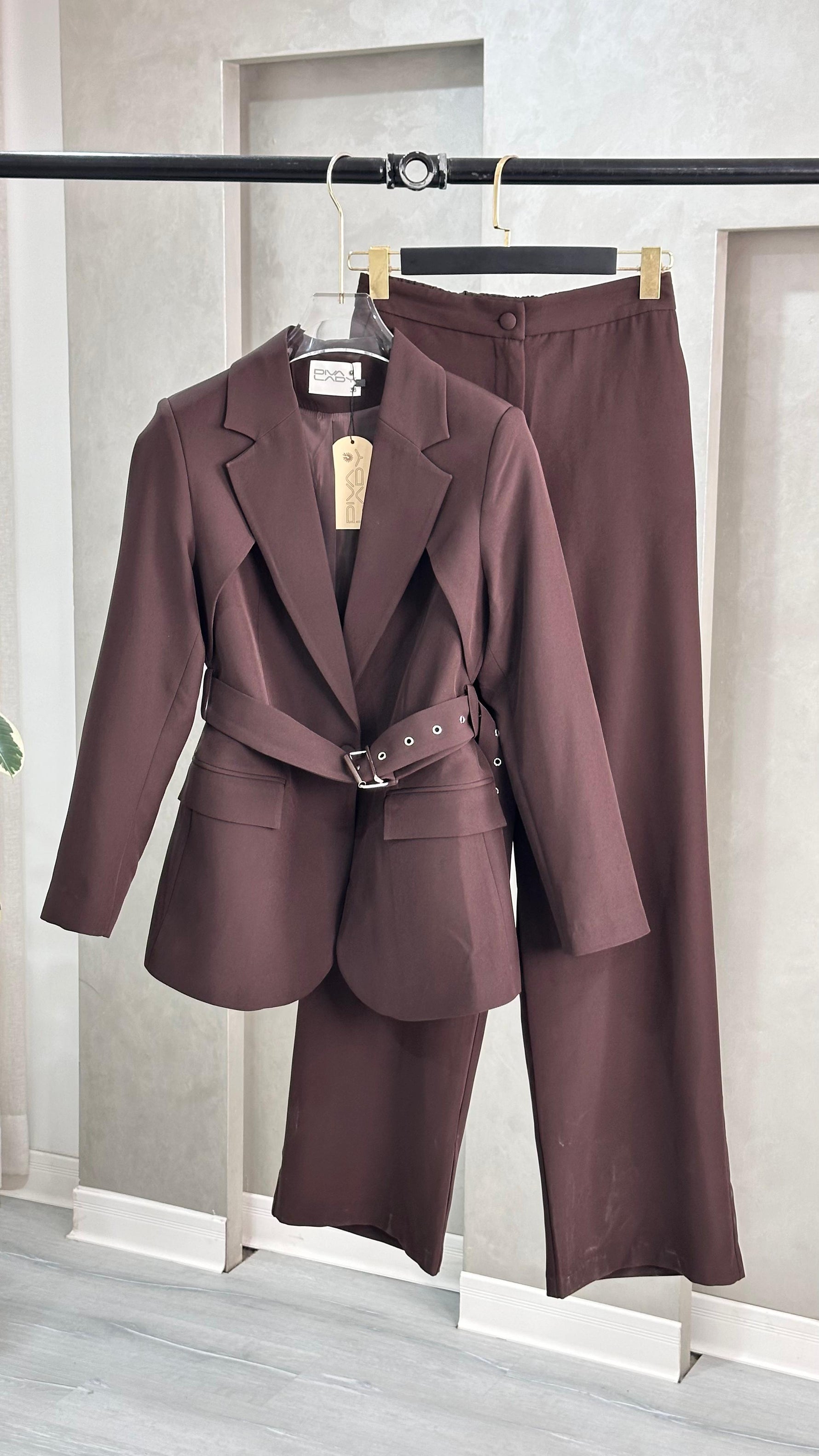 بدلة نسائي قصير حزام