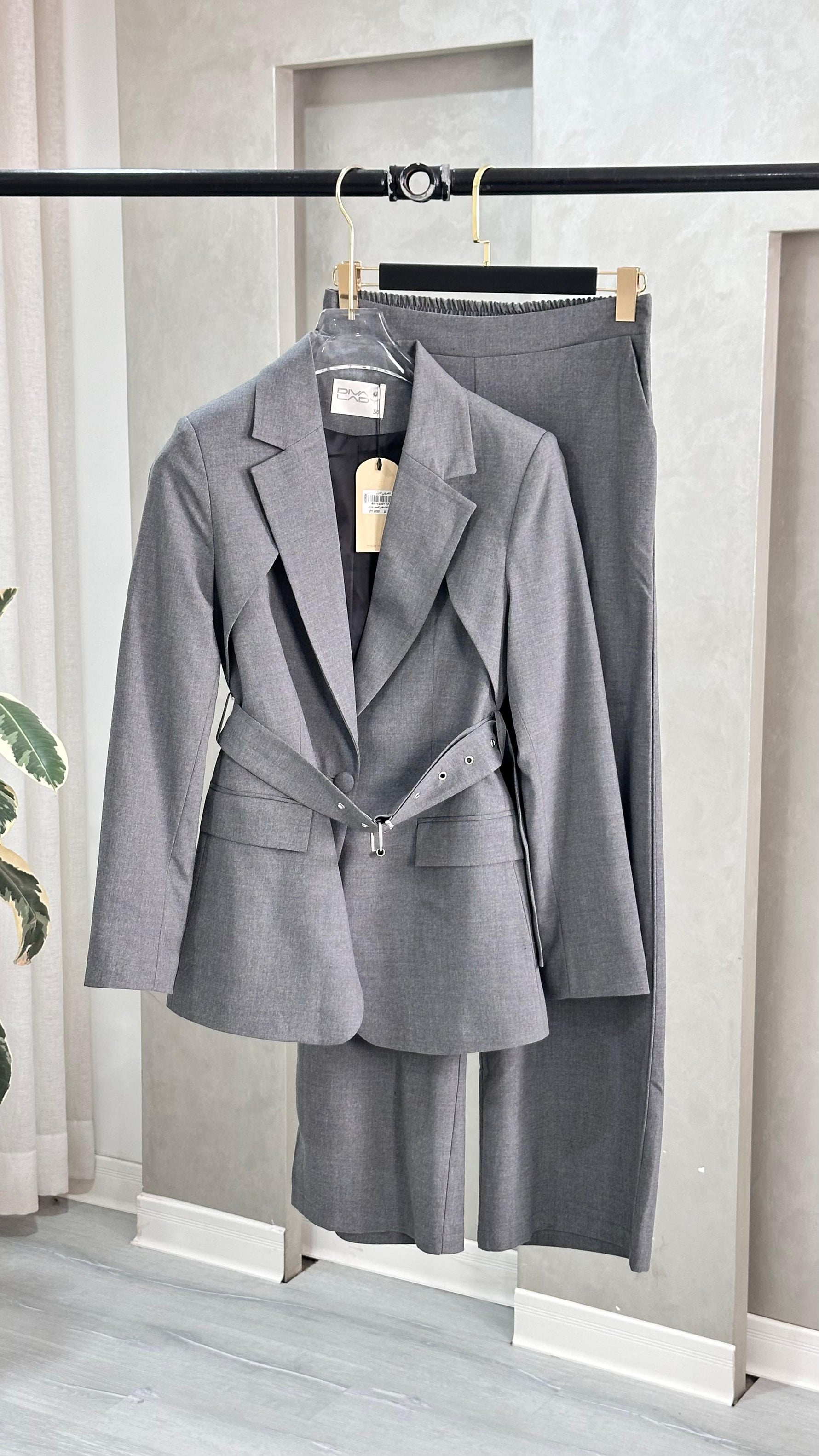 بدلة نسائي قصير حزام