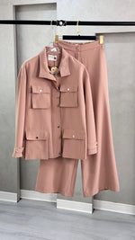 بدلة نسائي بجيوب كبيرة