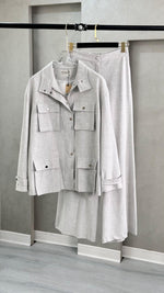 بدلة نسائي بجيوب كبيرة