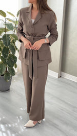 بدلة نسائي ازرار و حزام