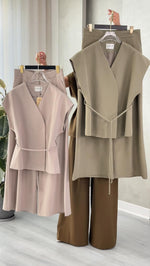 بدلة نسائي من غير اكمام