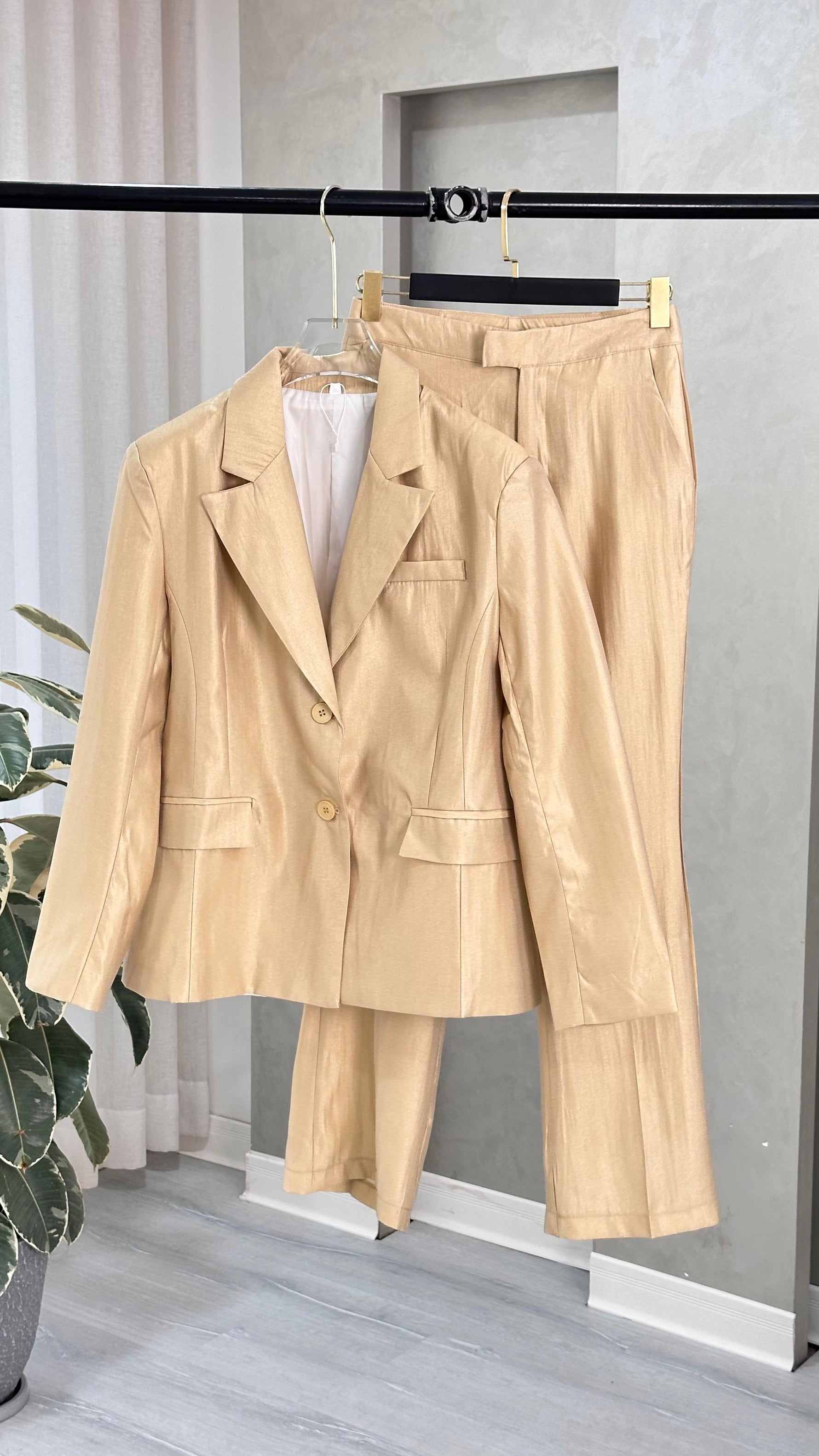 بدلة نسائي محتشمة