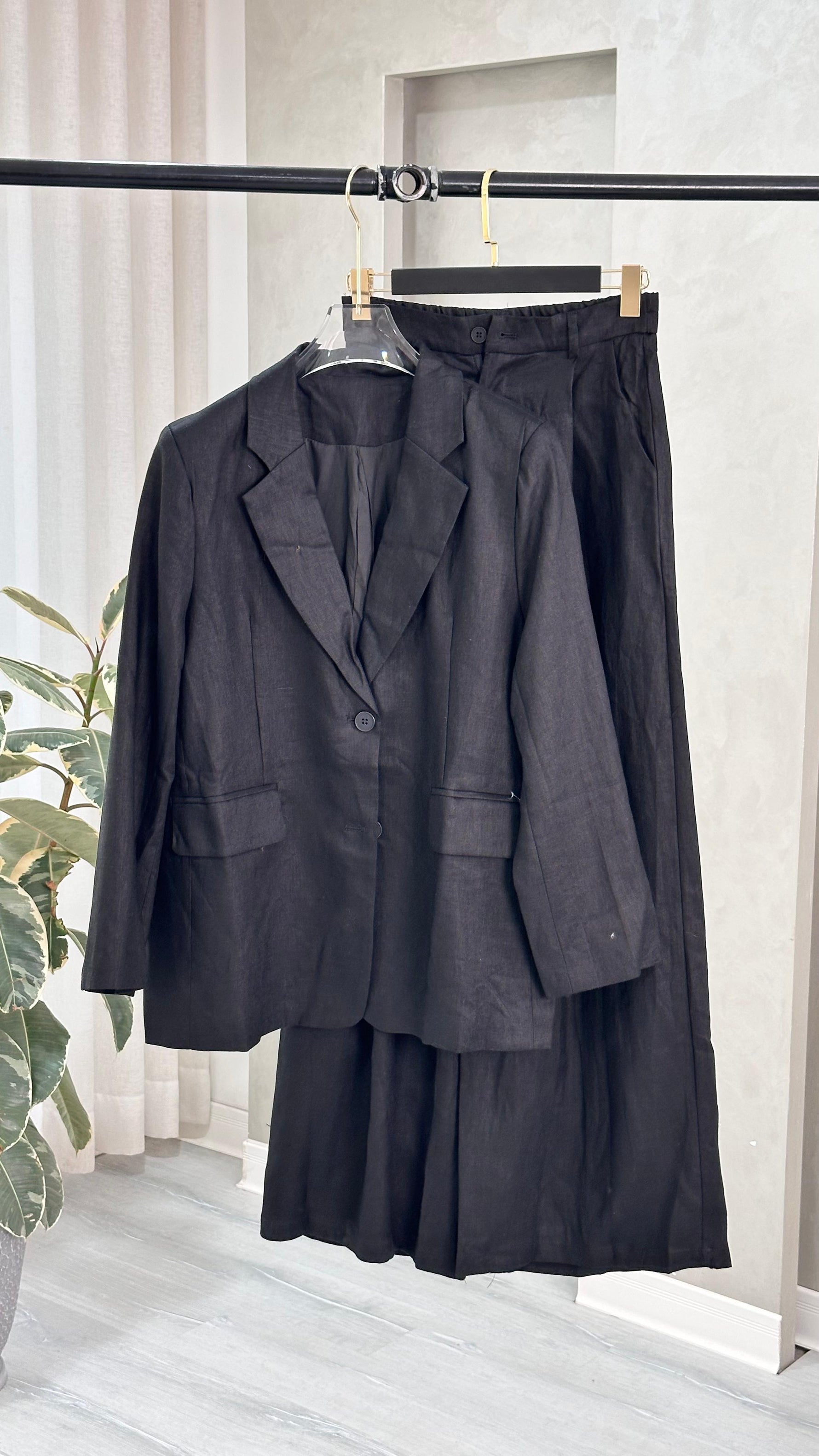 بدلة نسائي واسعة