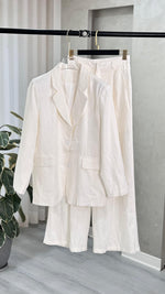 بدلة نسائي واسعة